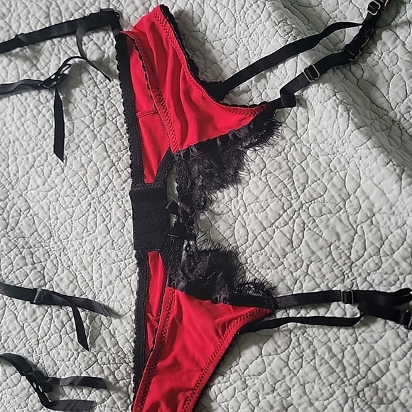 Garter belts - Picture 2 of 3